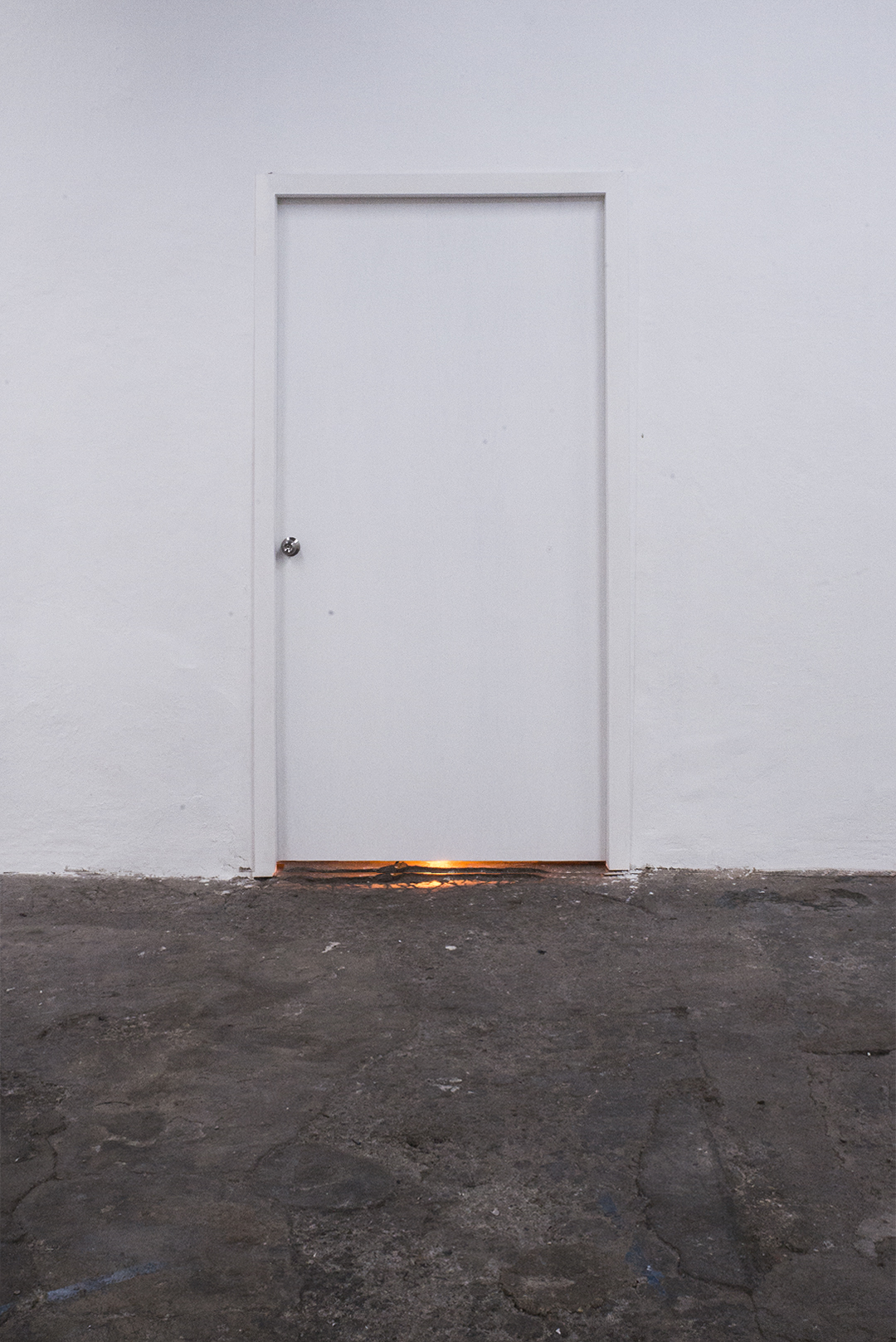 Sin título (Puerta y luz naranja), 2019 : Francisco Ugarte
