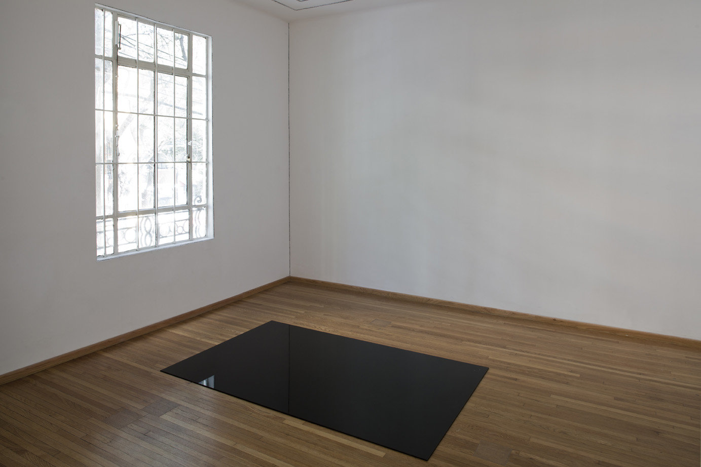 Sin título (Cristal negro y ventana), 2015 : Francisco Ugarte